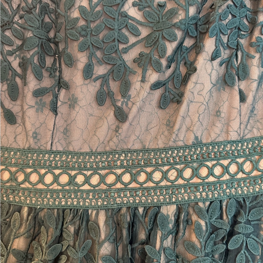 Ivy City Co Green Lace Midi Dress - Picture 2 of 4